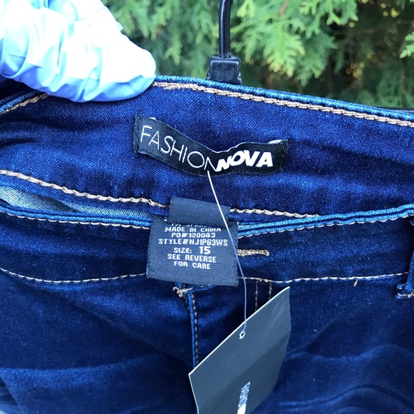 Plus size Fashionnova highrise jeans-Size 15 - Picture 6 of 6